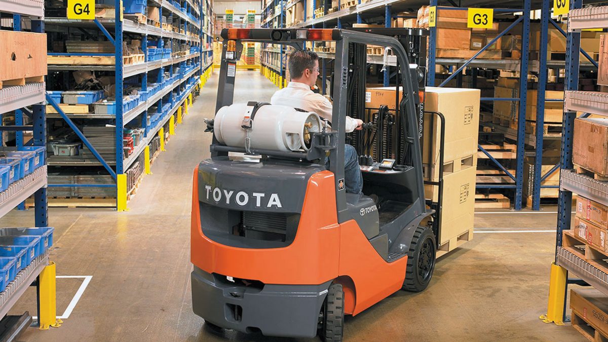 Técnicas adecuadas de elevación en el manejo de montacargas